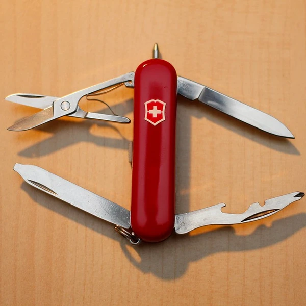 Victorinox Midnight Manager - Red 6 Victorinox Midnight Manager - Red - Image 4