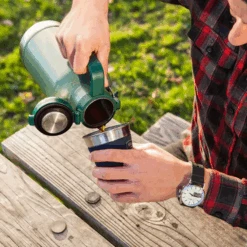Stanley Classic Vacuum Growler 2QT Hammertone Green 13 Stanley Classic Vacuum Growler 2QT Hammertone Green -Outdoor Equipment Store 10 01941 099 2 600x600 d6105462 bce2 40f5 b7ab 887a725e5249